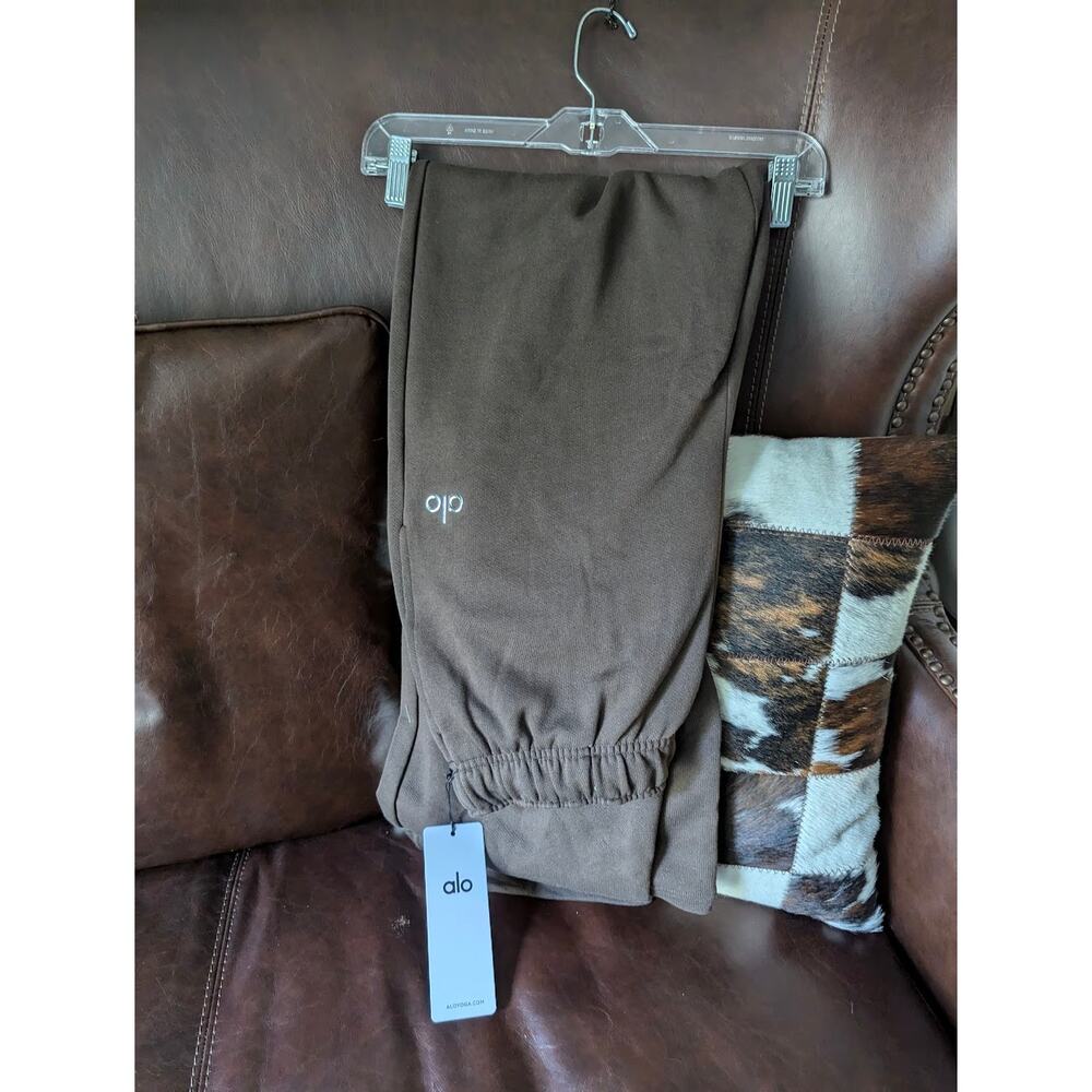 Alo Yoga Accolade Straight Leg Sweatpant Espresso